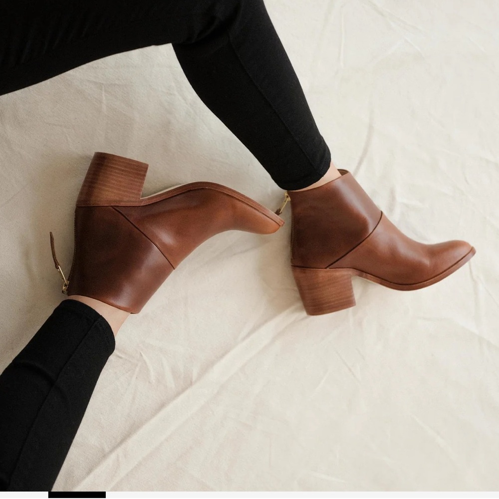 Nisolo Dari Elegant Brown Ankle Boots